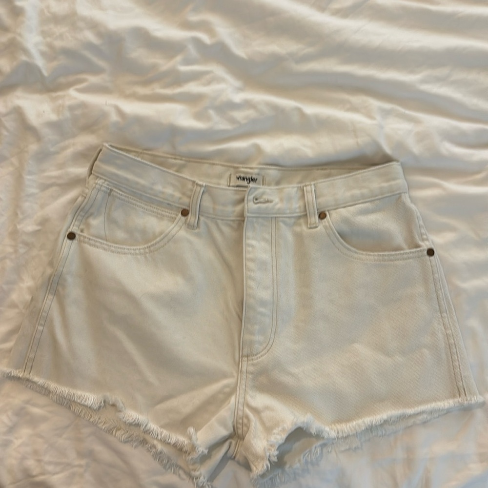 Wrangler Jean shorts off white. Size 27 waist
